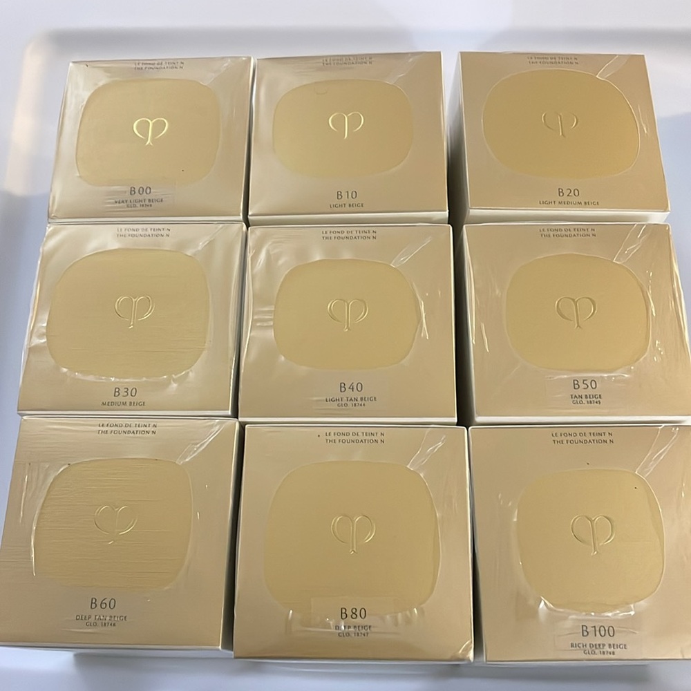 Clé de Peau Beauté Foundation - Cream Shades B80 & 080 - Picture 3 of 4